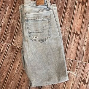 Women’s American Eagle Mom Jeans